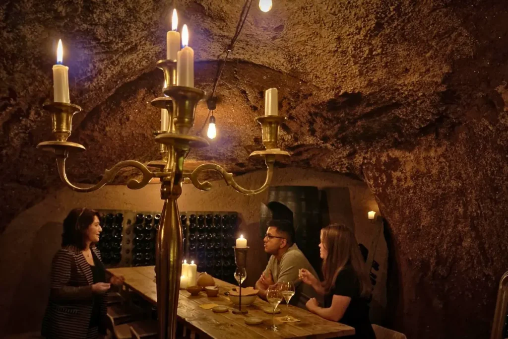 Aperitivo a lume di candela nella Pigneto storica | Wine experience a Roma